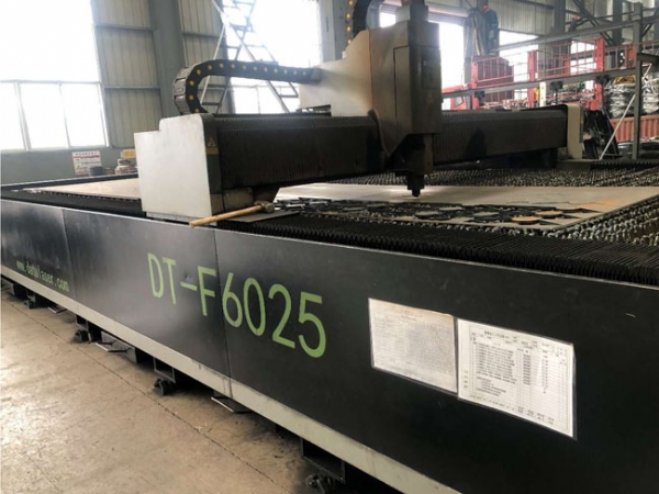 Laser cutting machine