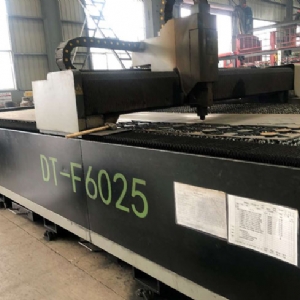 Laser cutting machine